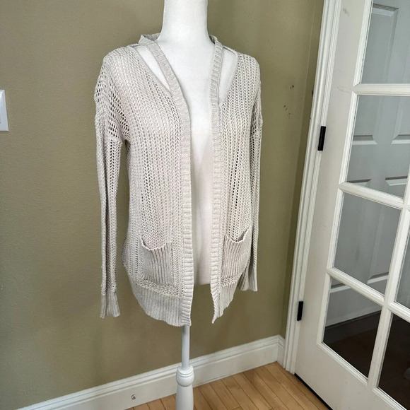 MIAMI Boutique Open Weave Knit Sweater Cardigan with Shoulder Detail - small - Picture 3 of 13